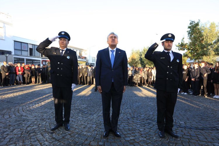 İzmir Güzelbahçe Ata'sını andı -