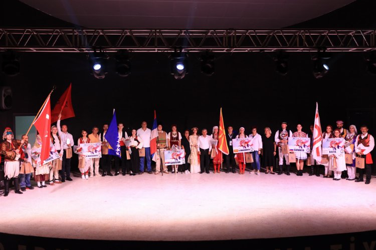İzmir Güzelbahçe’de Halk Dansları Şöleni -