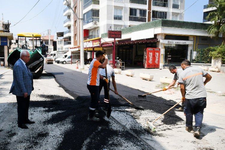 İzmir Karabağlar'ı asfaltlamaya devam -