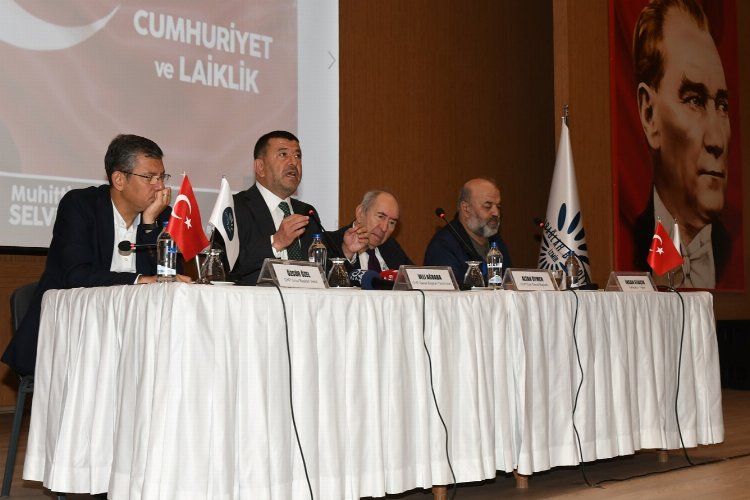 İzmir Karabağlar'da '100. Yıla Doğru Cumhuriyet ve Laiklik' paneli -