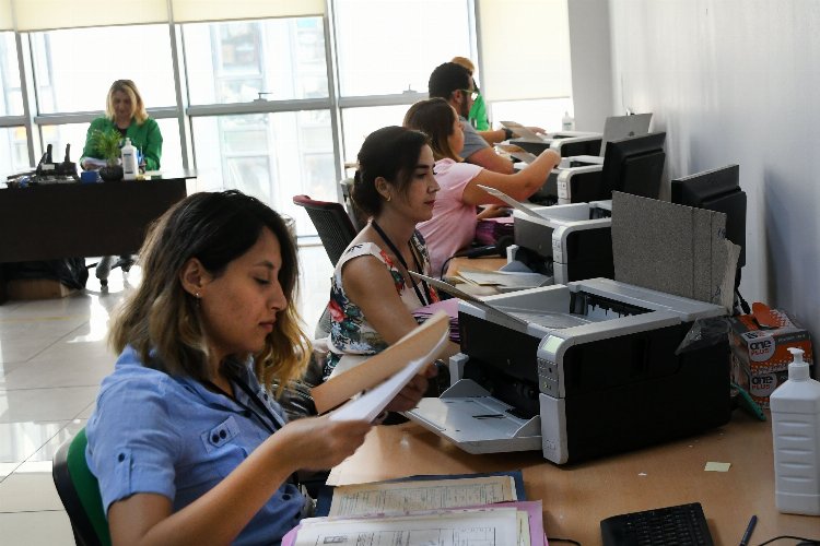 İzmir Karabağlar'da 6 milyonu aşkın belge dijital ortama aktarıldı -