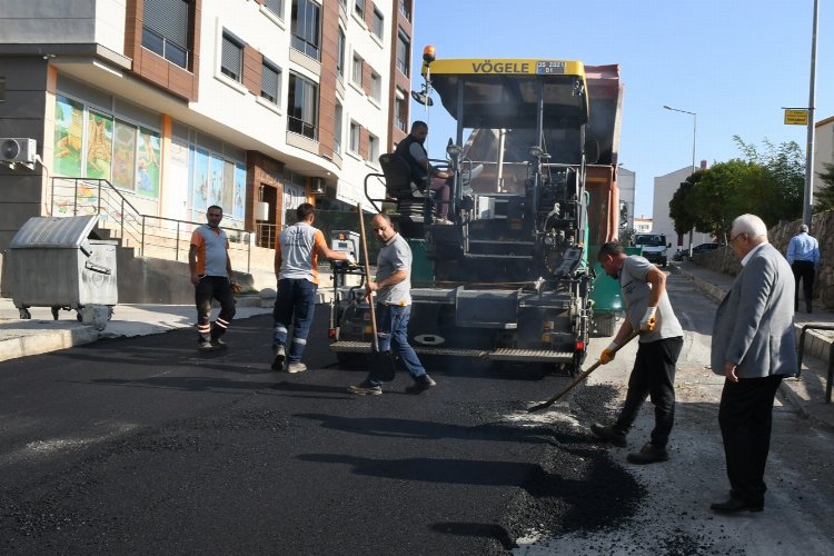 İzmir Karabağlar'da asfalt ekipleri bu kez Maliyeciler'de -