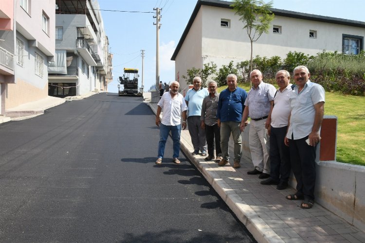 İzmir Karabağlar'da asfalt ekipleri dört bir yanda -