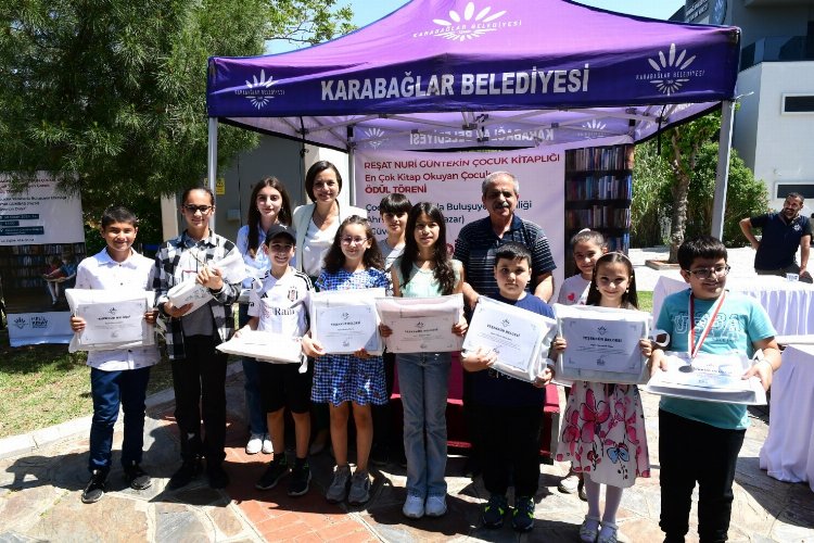 İzmir Karabağlar'da Başkan Kınay çocuklardan söz aldı -