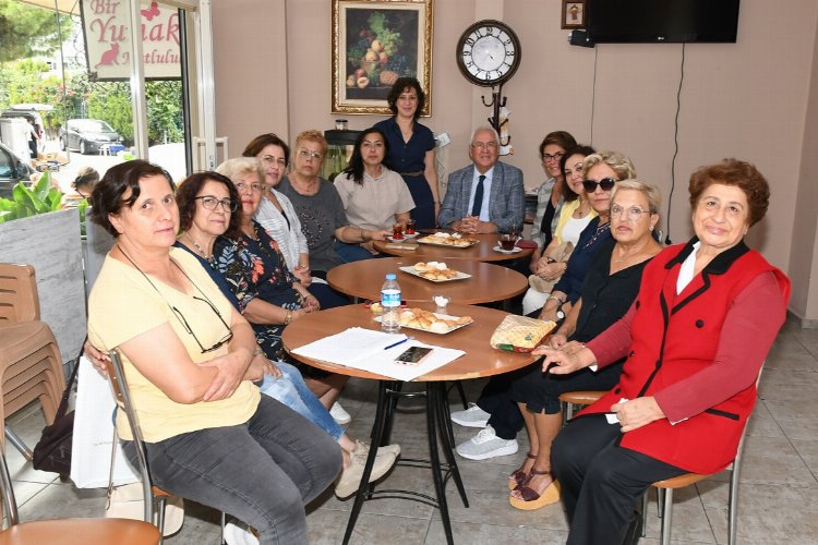 İzmir Karabağlar'da Başkan Selvitopu vatandaşları dinledi -