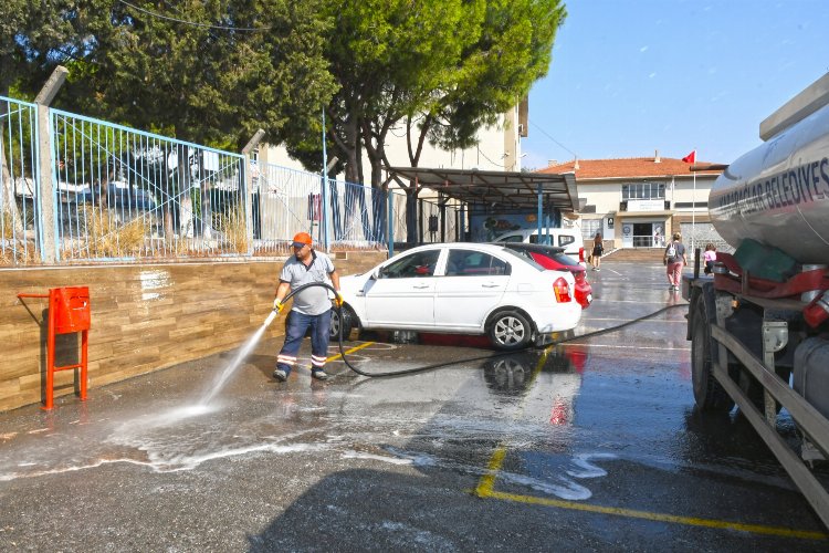 İzmir Karabağlar'da eğitime temizlik desteği -