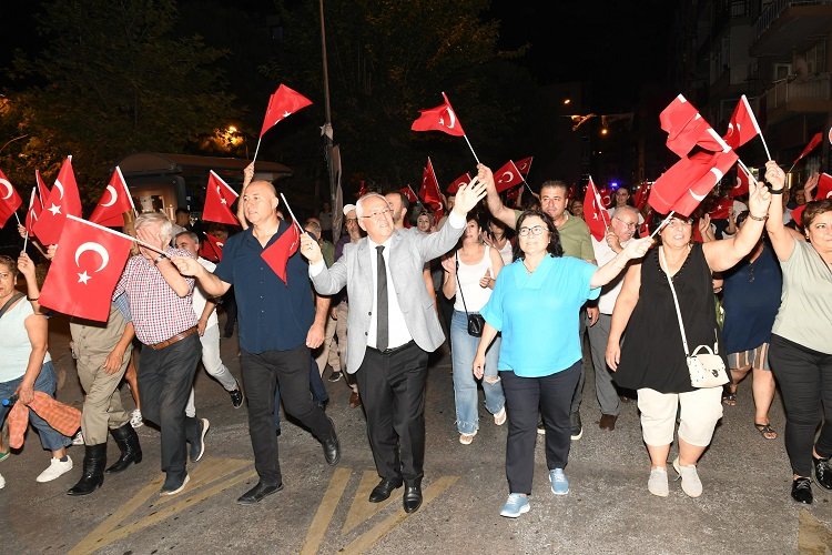 İzmir Karabağlar’da geleneksel kortej coşkusu -