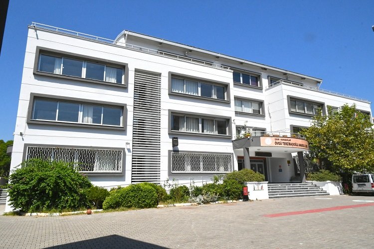 İzmir Karabağlar'da okullara bakım -