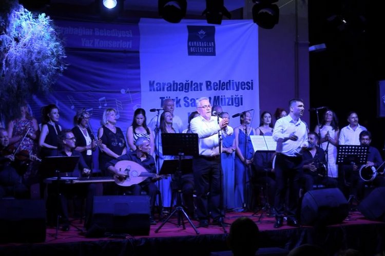 İzmir Karabağlar'da renkli TSM konseri -