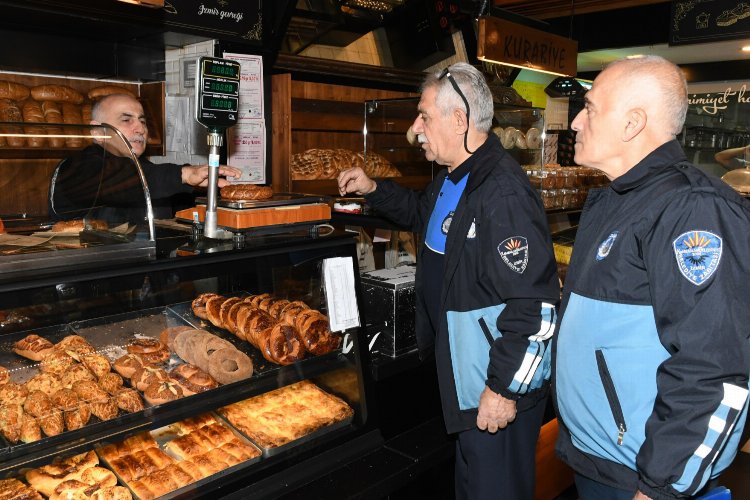 İzmir Karabağlar'da yılbaşı denetimi -