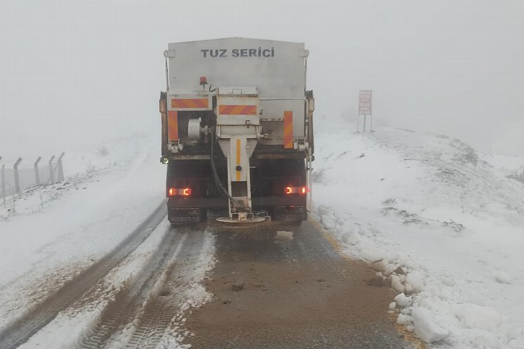 İzmir karla mücadele için sahada -