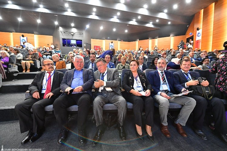 İzmir Kent Konseyi'nin yeni başkanı Nilay Kökkılınç -