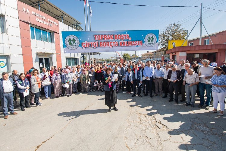 İzmir Köykoop'lu süt üreticilerinden Ankara’ya çağrı -