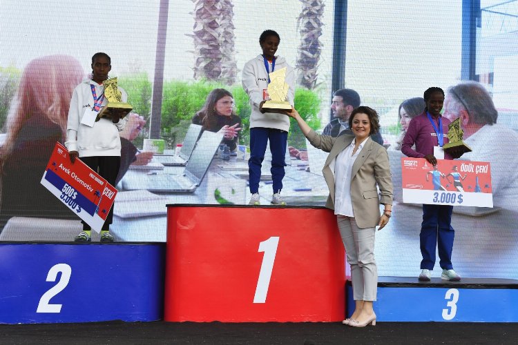 İzmir Maraton'da ödüller dağıtıldı -