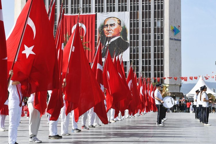 İzmir Meydanı çocuklarla renklendi -