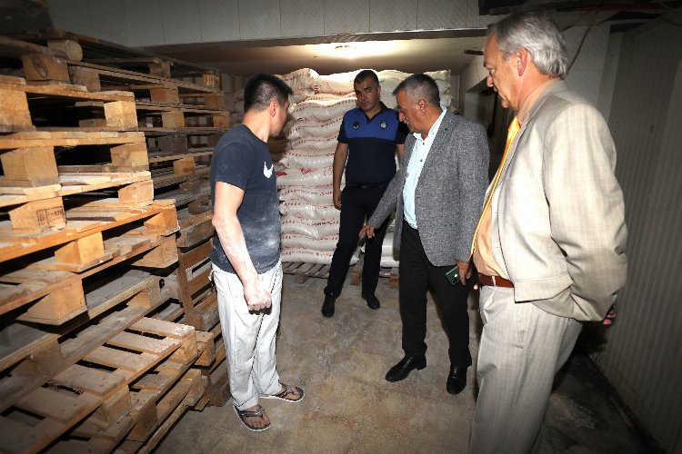 İzmir Narlıdere'de fırınlara şafak denetimi -