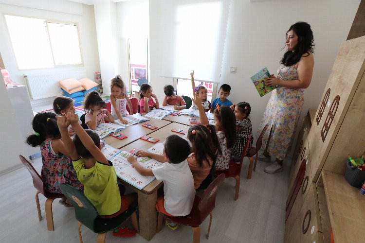 İzmir Narlıdere'de 'Nar Çiçekleri' kontenjanları da doldurdu -