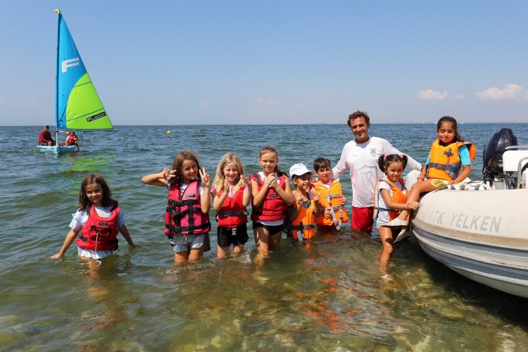 İzmir Narlıdere'nin kızları yelkenle tanıştı -