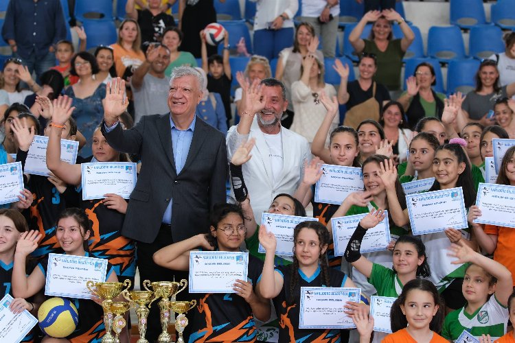 İzmir Narlıdere'nin spor okullarında sertifika heyecanı -
