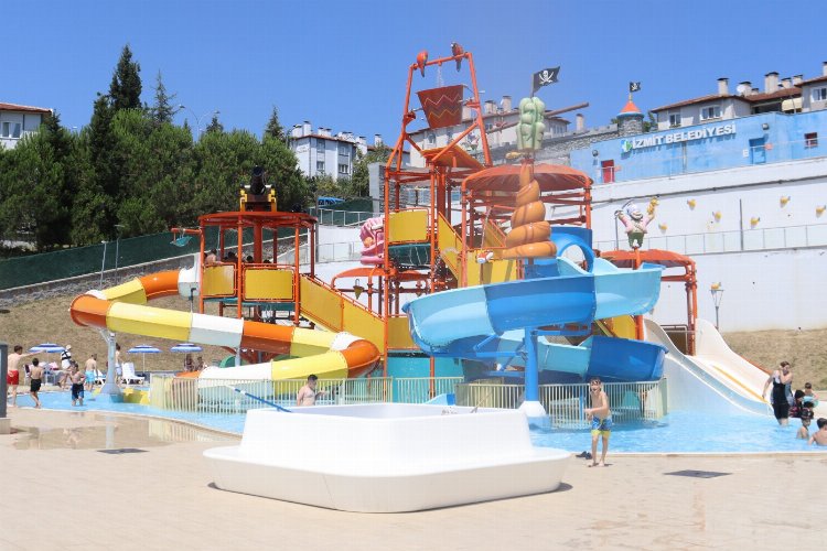 İzmit Aquapark’a ilk günden yoğun ilgi -