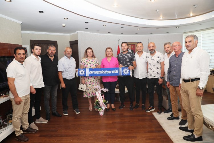 İzmit Gençlerbirliği Spor Kulübünden Başkan Hürriyet’e teşekkür -