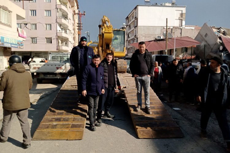 İzmit'in iş makineleri Kırıkhan’a ulaştı -