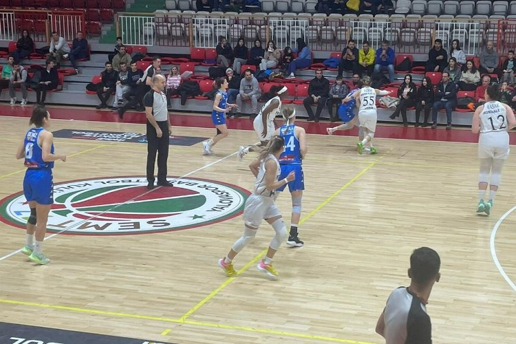 İzmit’in Perileri galibiyet serisini sürdürüyor -