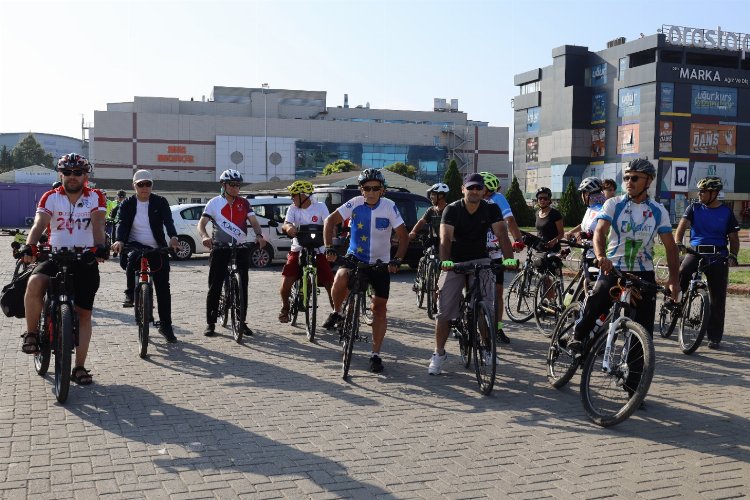 İzmit'te farkındalık oluşturan bisiklet turu -
