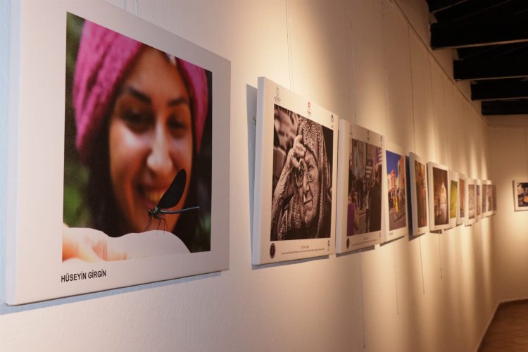 İzmit'te fotoğraf sergisinin geliri depremzedelere kullanılacak -