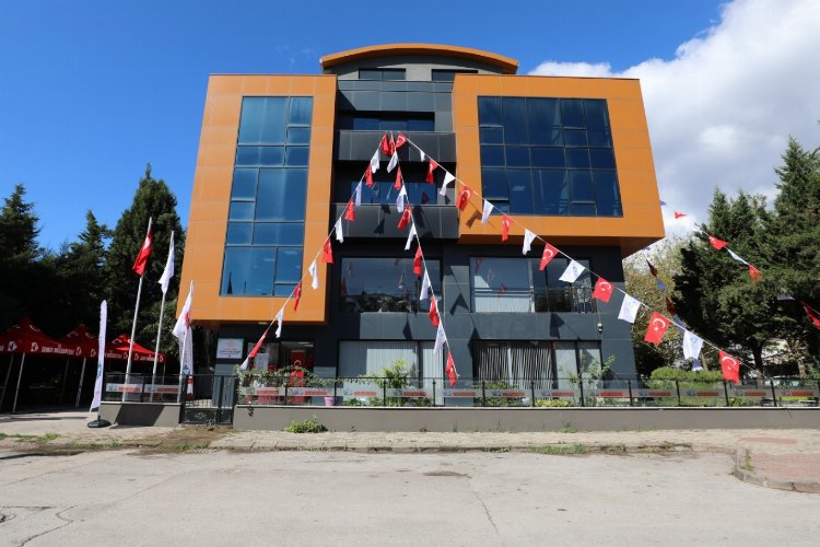 İzmit'te gençlerin 'umut kapısı' oldu -