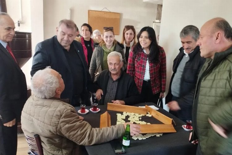 İzmit'te İYİ Partililerden 'çat kapı' -
