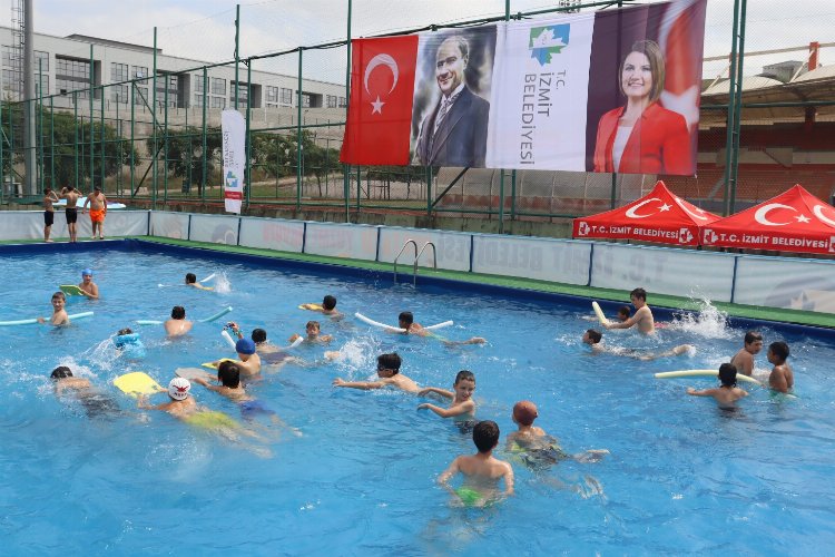 İzmit'te sportif yüzme havuzu açıldı -
