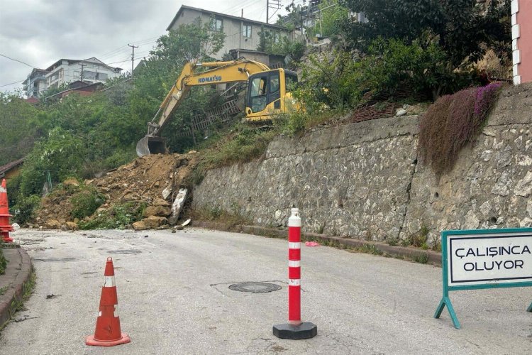 İzmit'te tehlike arz eden taş duvar yenileniyor -