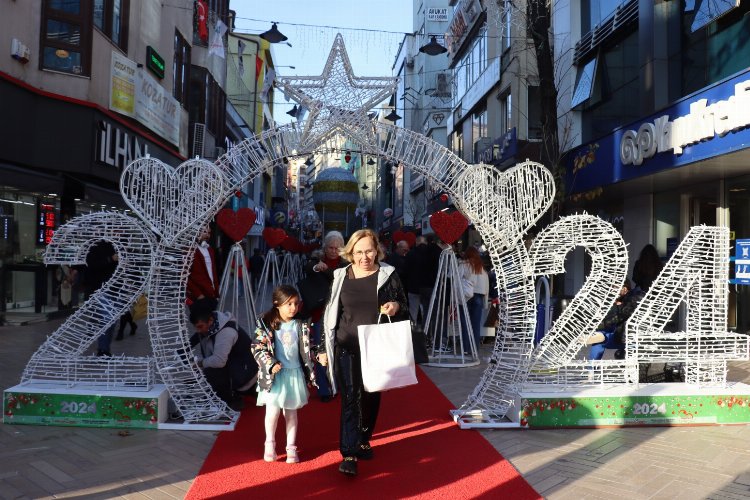 İzmit'te yeni yıllık 'kırmızı halı' -