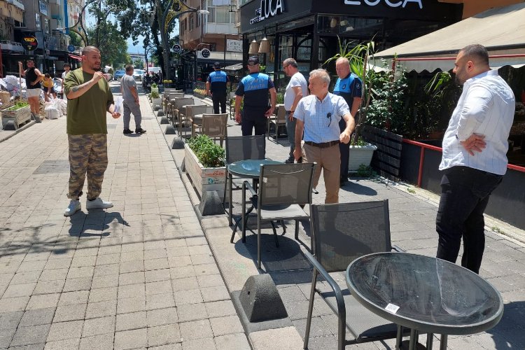 İzmit Zabıtası'ndan kaldırım işgali denetimi -