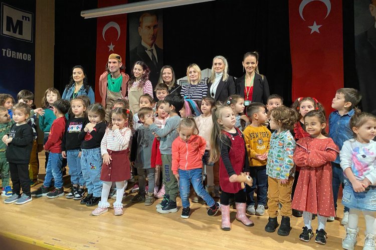 İzmitli çocuklar haklarını tiyatroyla öğrendiler -