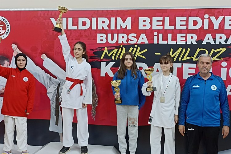 İzmitli karateciler Bursa’dan madalyayla döndü -