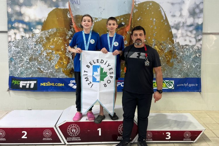 İzmitli minik yüzücüler Bursa’dan başarı ile döndü -