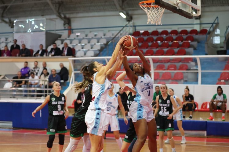 İzmitli periler, emin adımlarla zirveye: 81-71 -