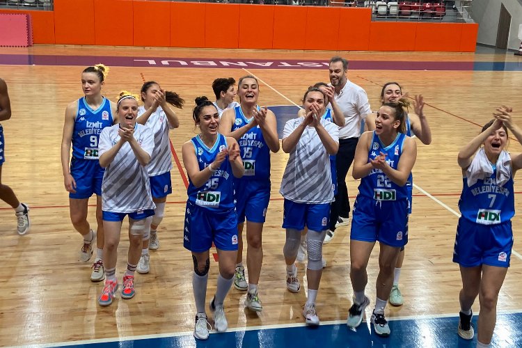 İzmitli Periler yarı finalde! -