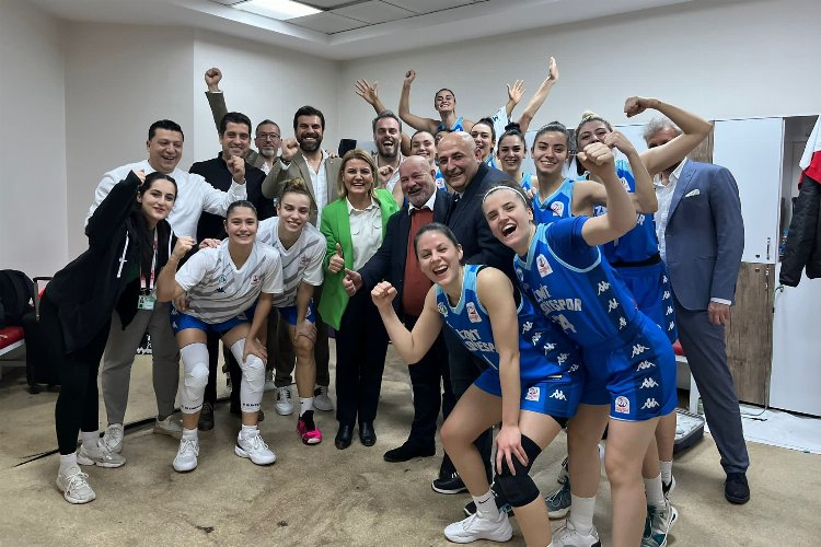 İzmitli perilerden görkemli galibiyet -