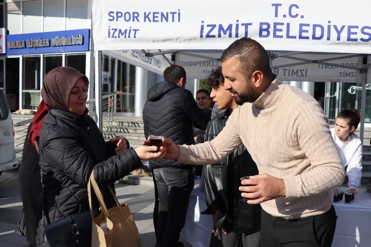 İzmitliler Aronya suyunun tadını çok sevdi -