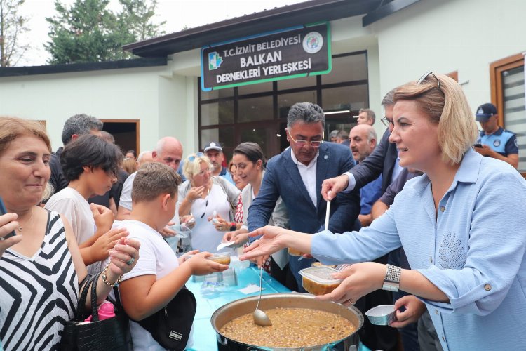 İzmitliler aşure gününde buluştu -