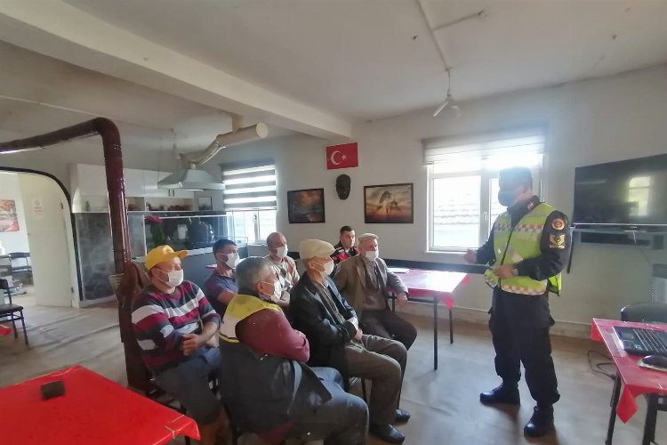 Jandarma ekipleri traktör sürücülerini bilgilendirdi -
