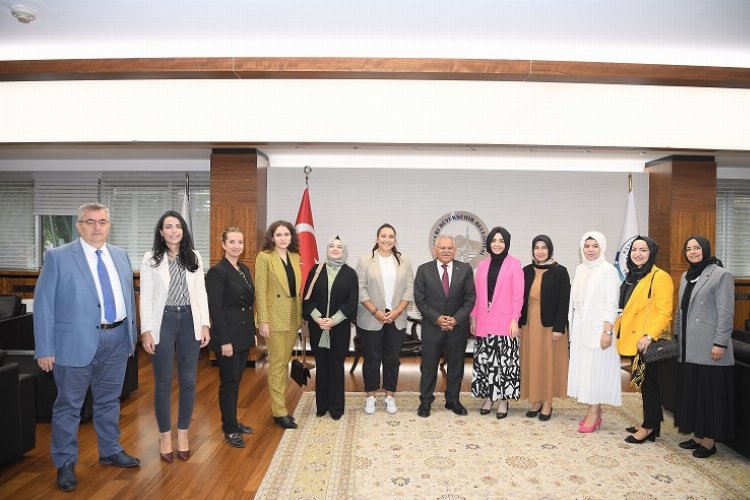 KADEM'den Memduh Büyükkılıç'a ziyaret -