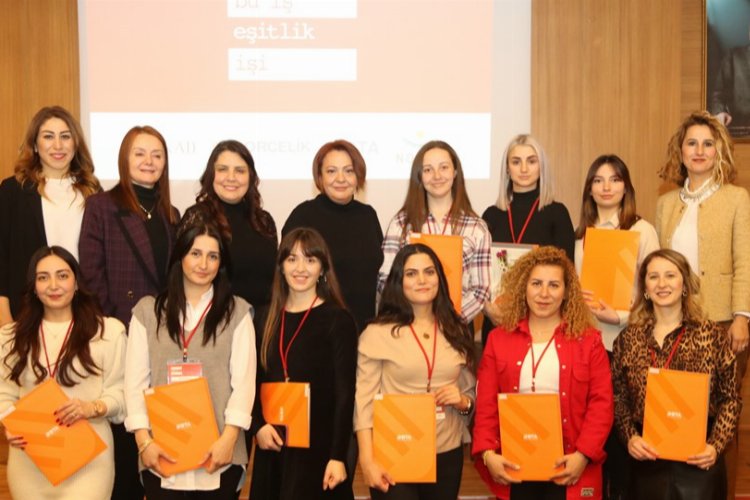 Kadın vinç operatörleri istihdama hazır -