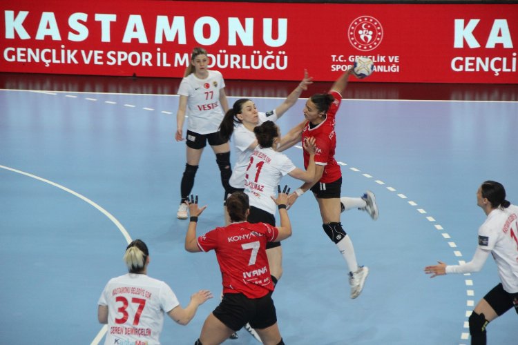 Kadınlar Süper Lig'de Kastamonu Belediyesi öne geçti -