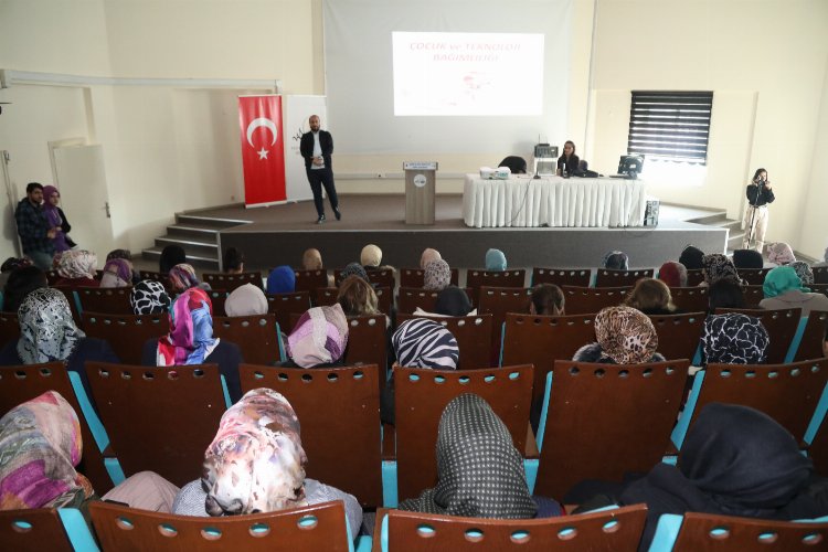 Kadınlara internet ve teknoloji bağımlılığı semineri -