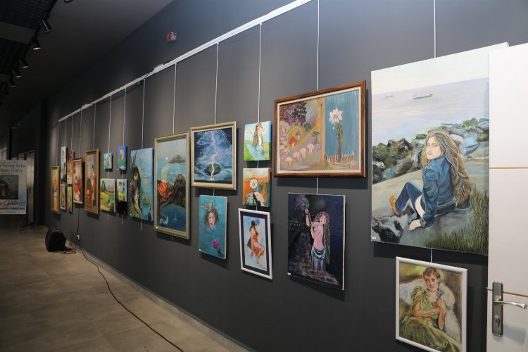 “Kadının Gücü” resim sergisi Nikomedia Sanat Galerisi’nde sanatseverlerle buluştu -