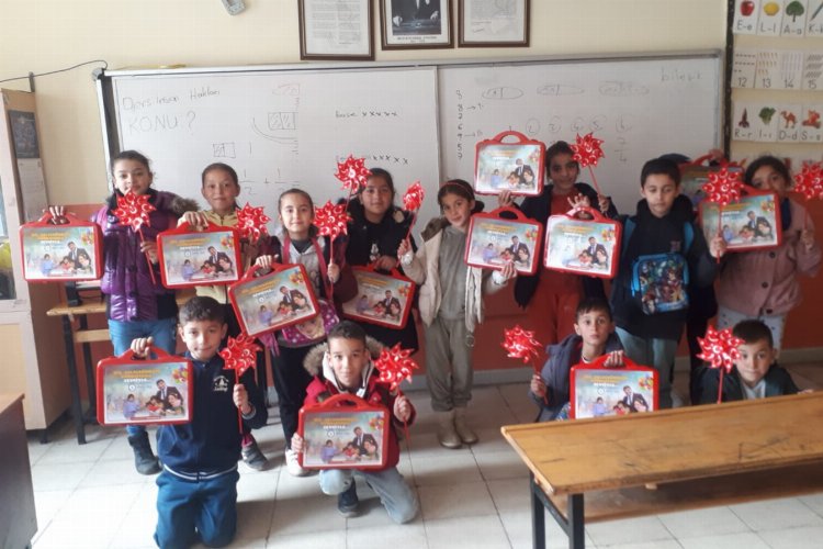 Kahramankazan'dan Erkenek'e kırtasiye desteği -